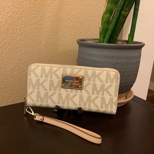 Michael Kors wallet wristlet